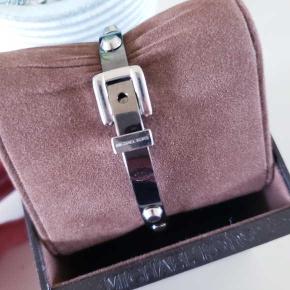 Michael Kors Astor Buckle Bangle - Gun Metal - Picture 12 of 13